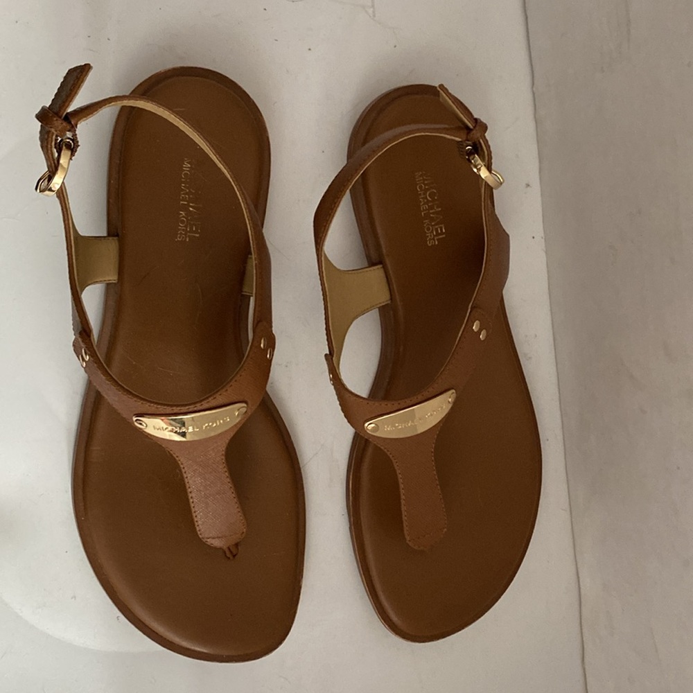 COPY - Michael Kors Women's Mk Plate Thong Flat Sandal - Picture 2 of 5